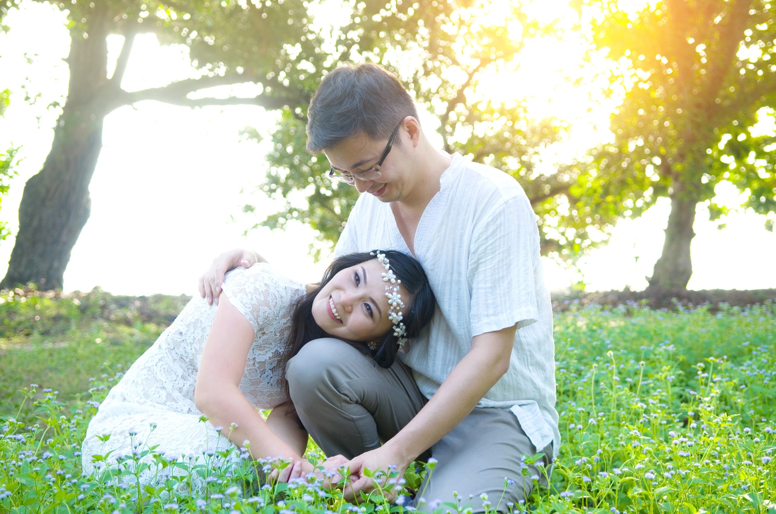 Romantic outdoor prenup photoshoot in Baguio City